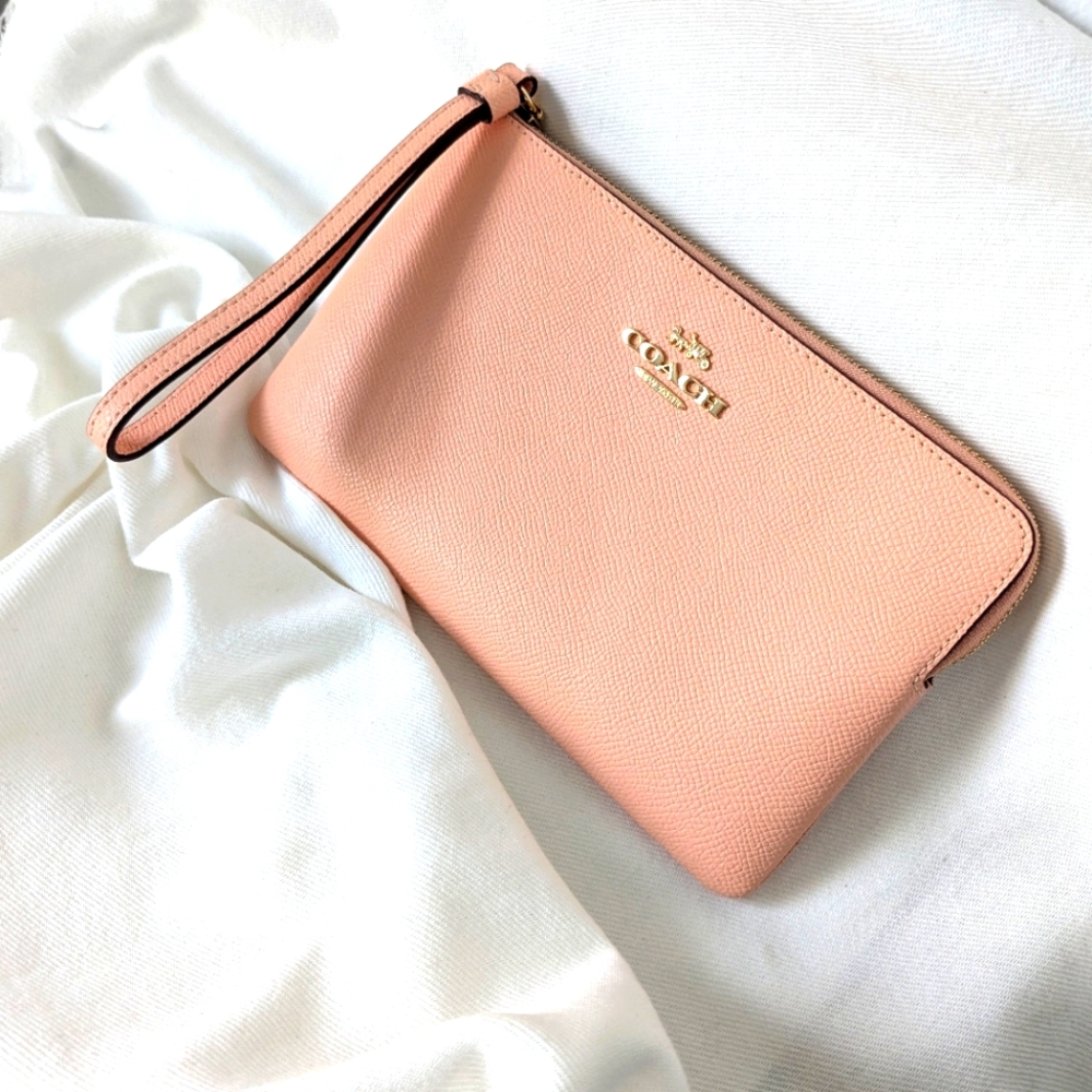 Creamy Pink Coach Slight Large Lather Wristlet Excellent Condition